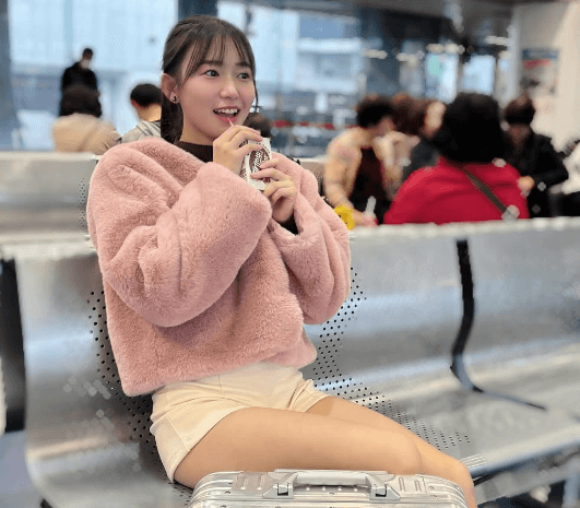 「可愛い笑顔に癒されました」美女タレント、春休みの”メモリアル・ショット”を公開！バリエーションにファン歓喜！「めちゃくちゃ美人」