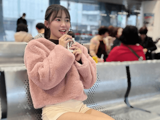 「可愛い笑顔に癒されました」美女タレント、春休みの”メモリアル・ショット”を公開！バリエーションにファン歓喜！「めちゃくちゃ美人」