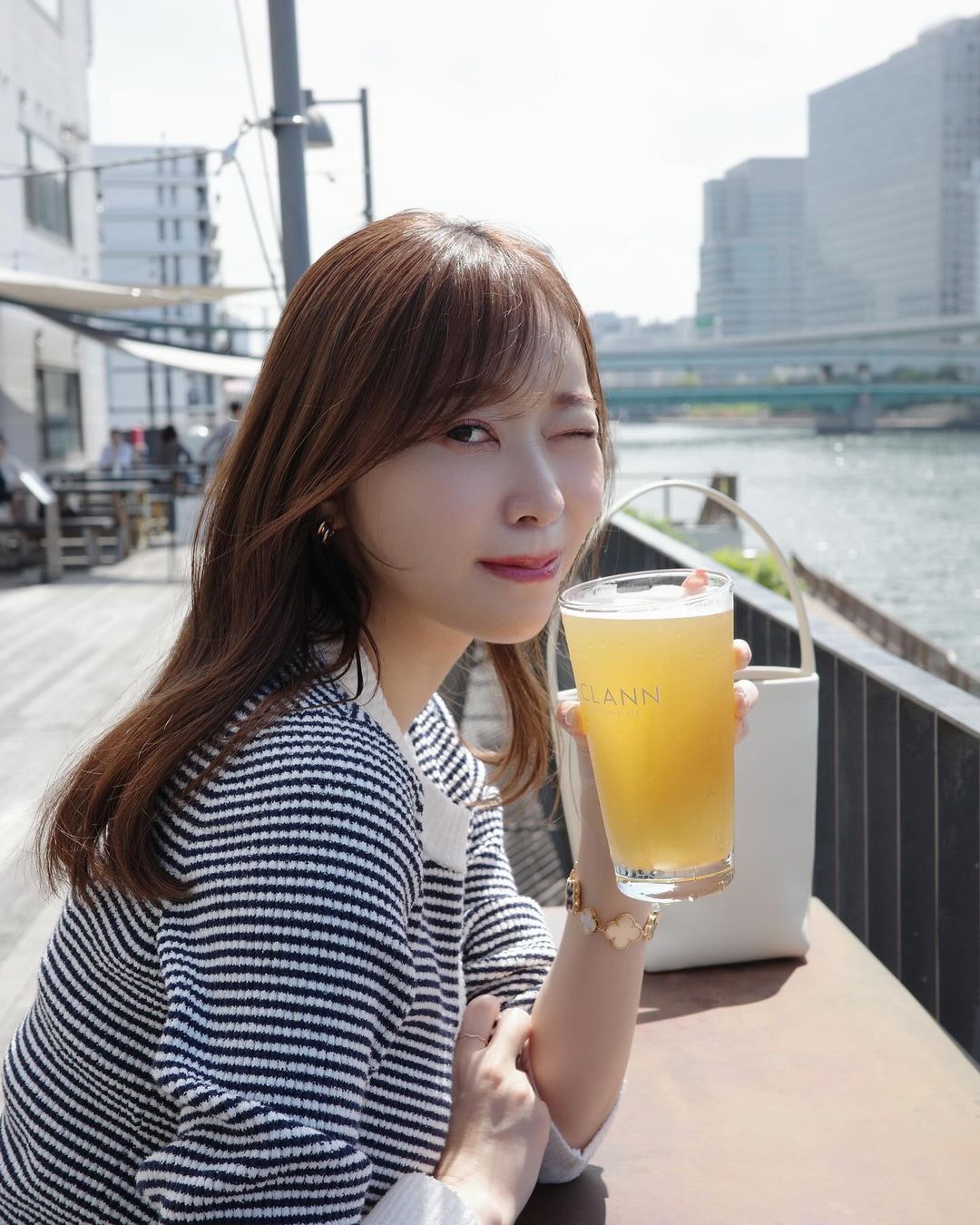 「つまみは枝豆か？」31歳指原莉乃、昼から飲み干す〇〇姿にファン突っ込み