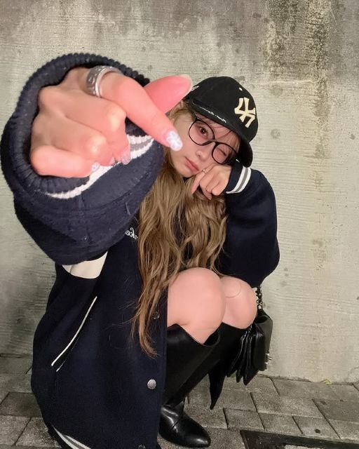 「最近足出しがち。。。」重盛さと美、極寒の中