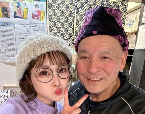 鈴木奈々、お蕎麦屋さんのお父さんとの仲良し2ショット公開でファンからは「すごいほっこり」の声！
