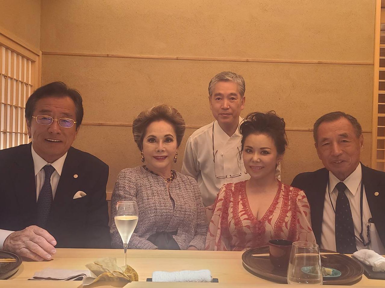 デヴィ夫人が豪華日本料理を堪能✨