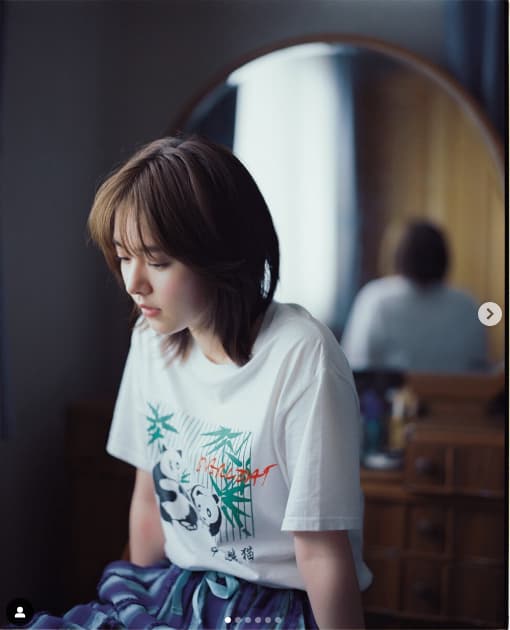 唐田えりか、実家での撮影ショットを公開──新連載『面影』始動を報告