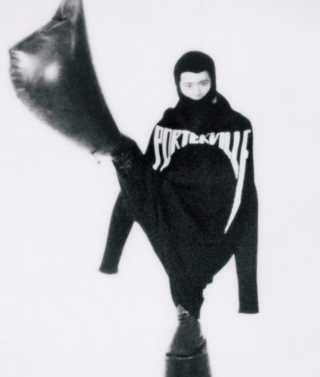 「どんどん不思議な感情に」人気若手俳優の個性的な写真に反響続々「すてきです」