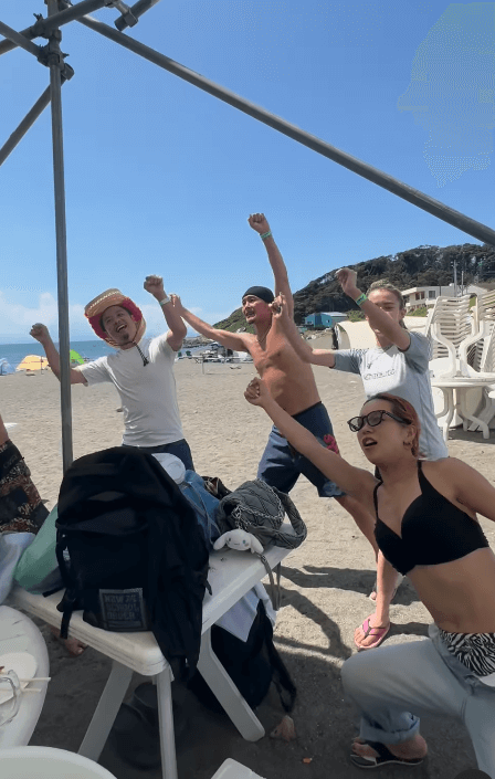 上地雄輔、地元で夏を満喫！海辺でのBBQにファンから「混ざりたい！」の声続出