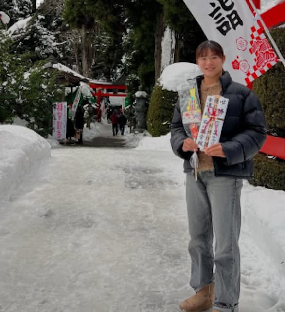 石川璃音、『へびのおみくじ引いたよ』初詣で2025年の願いを込めて