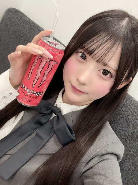 「よもやよもや」デビューし立てアイドルの”エナドリ”ショットにファンから共感の嵐！