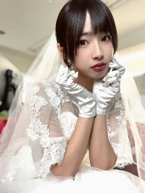 「ウェディングドレス着すぎて…」アイドルが美しすぎる花嫁姿を披露！