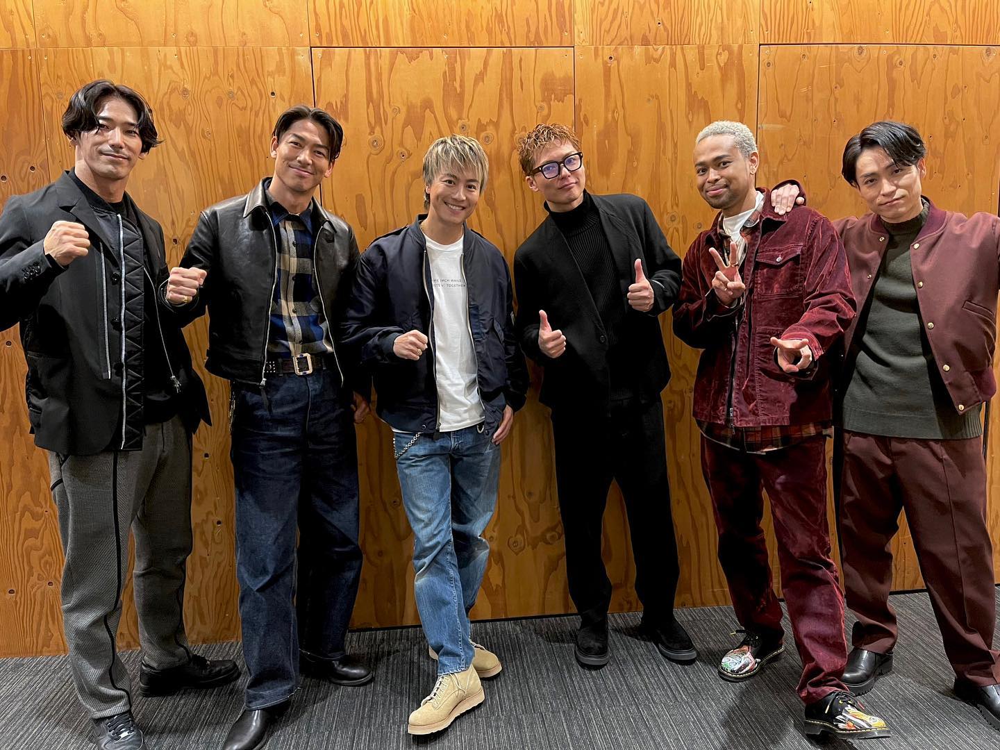 TAKAHIROがEXILEメンバーでの集合写真を公開📸「顔面偏差値高すぎ」