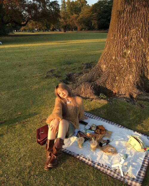 「森の妖精みたいかわいい」人気YouTuber・LiLiのおしゃれすぎる投稿から目が離せない！