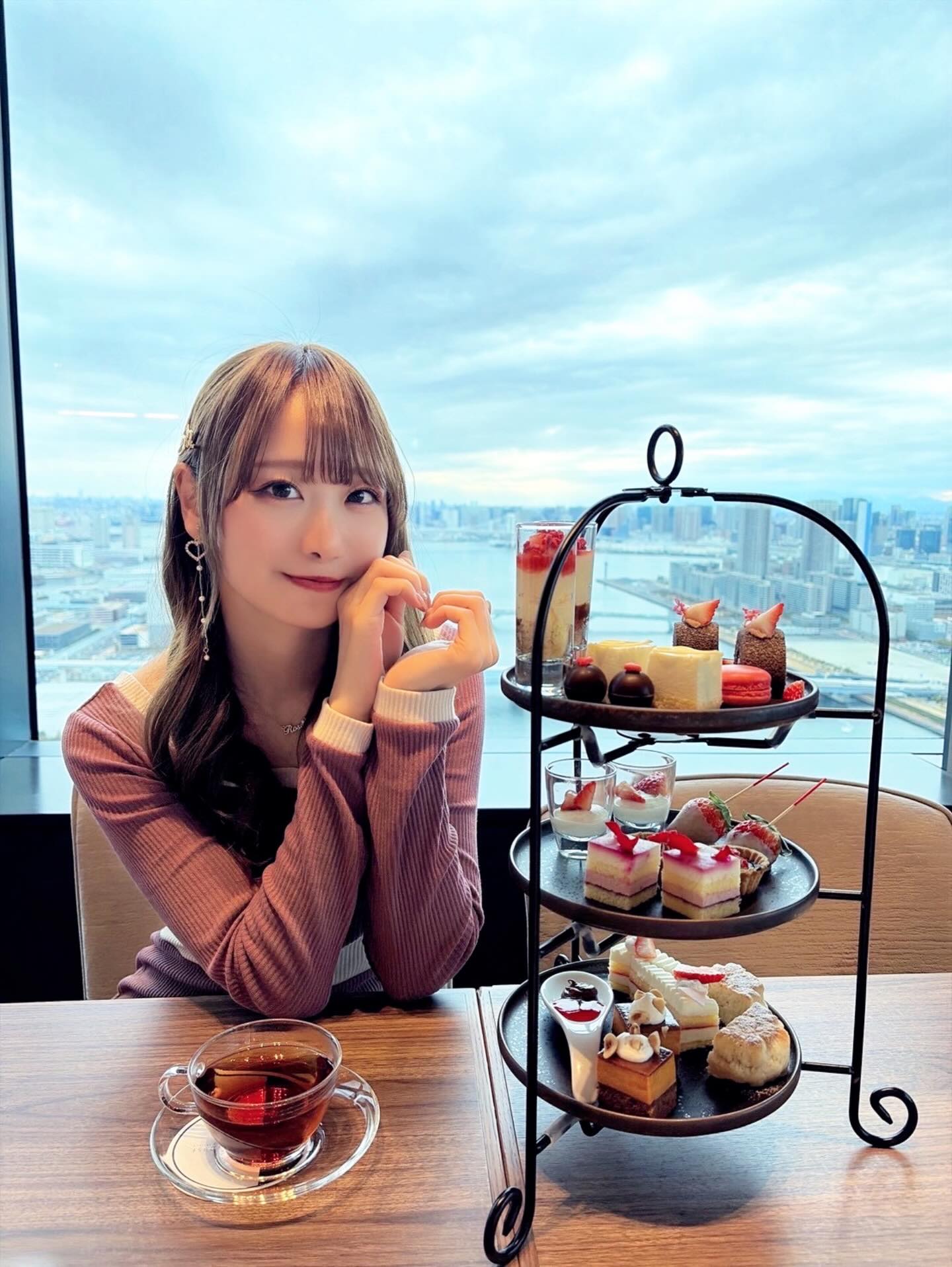 「仕事合間とは思えない」瀧脇笙古と音嶋莉沙、仲良しアフタヌーンティーが話題