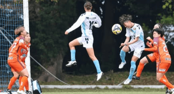 「ジャンプがめっちゃ高い！」美女サッカー選手・南條里緒、映えすぎハイジャンプショットの公開にファン歓喜