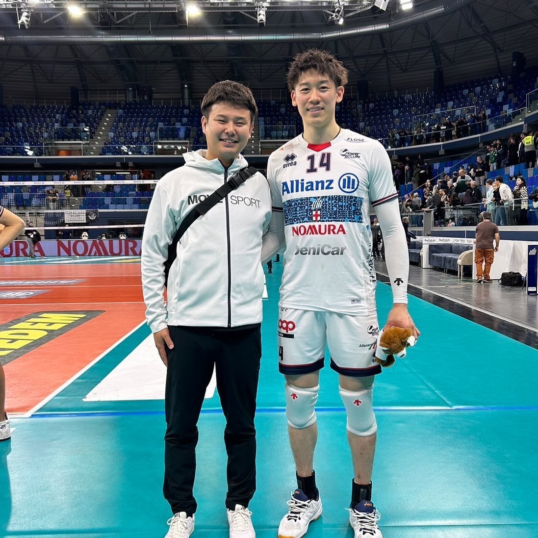 石川祐希、トレーナーの野口嵩広と笑顔のショット公開📸「お二人とも素敵な笑顔ですね😄❣️」