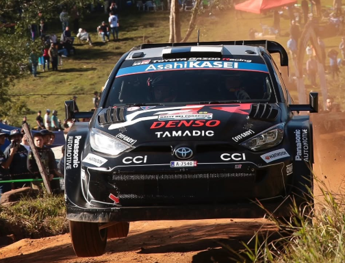 トヨタGRヤリス、圧巻の走り！WRCパラグアイで見せた“迫力のジャンプショット”