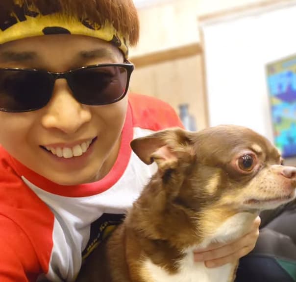 「無理があるでしょ笑」バイク川崎バイク、可愛いワンちゃんとの写真をアップ！