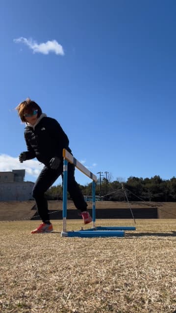 美人陸上選手・山中日菜美が股関節のハードトレーニングの様子を公開