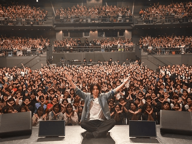 山﨑賢人 大盛況のファンミーティングのオフショットを公開「幸せでした」の声