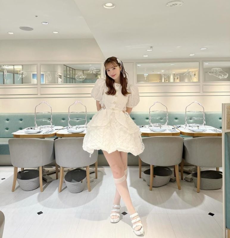 藤田ニコルのアフタヌーンティーショットがお姫様すぎると話題に