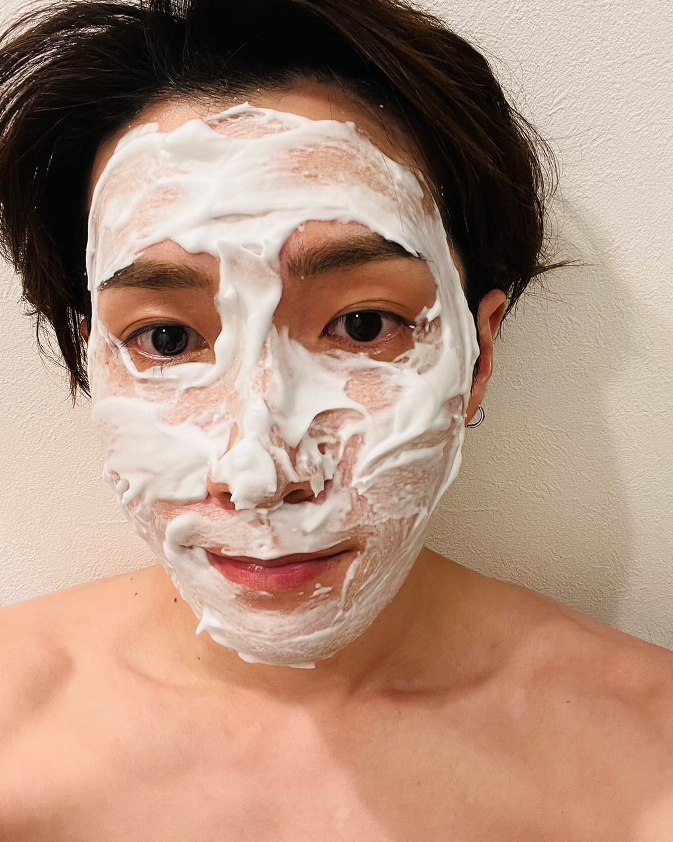 Snow Man渡辺翔太が炭酸パック中に再び鎖骨アピール！「キター！鎖骨シリーズ🙌💙」