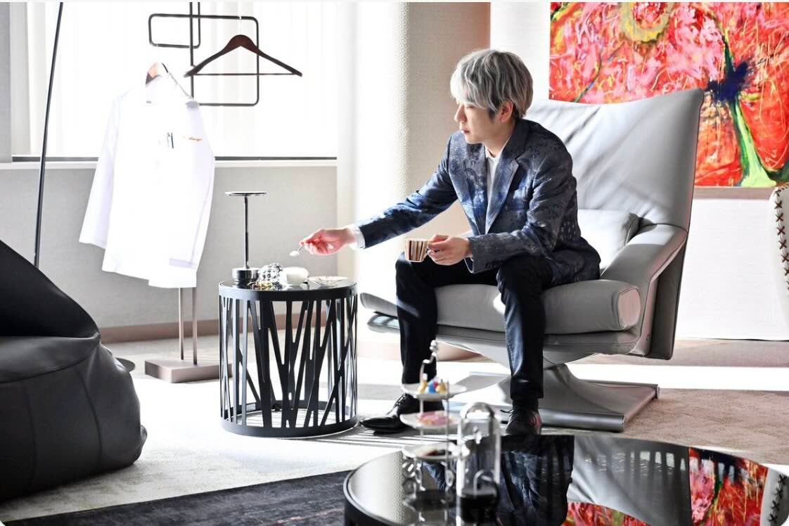 「カッコいいと可愛いが混ざってて最高です」二宮和也のドラマオフショットに反響続々