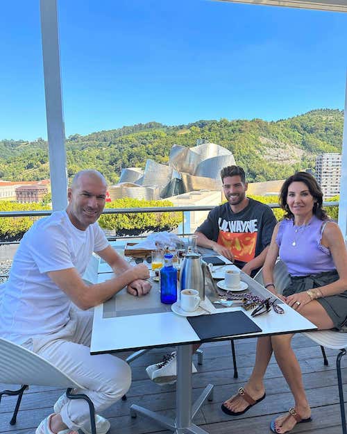 ⚽️ドイツW杯の頭突きで話題になったジネディーヌ・ジダン氏がオフショット公開📸