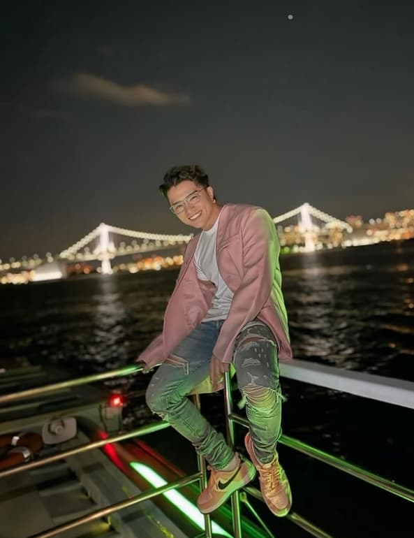 「ウソ⁉もーすぐ37歳!?」イケメン格闘家〇〇が初めての屋形船の様子を公開