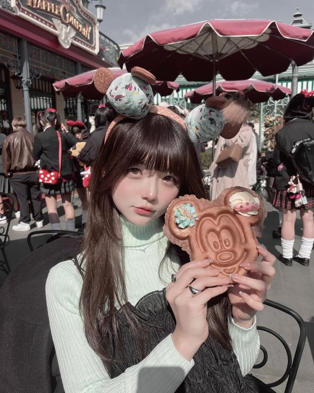 あの人気インフルエンサーの「お姉さん感増し増し」最新ディズニーショットが話題に！