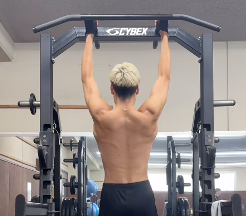 「素晴らしい広背筋」男子バレー・髙橋健太郎、ジムで懸垂をする姿が美しすぎると話題に