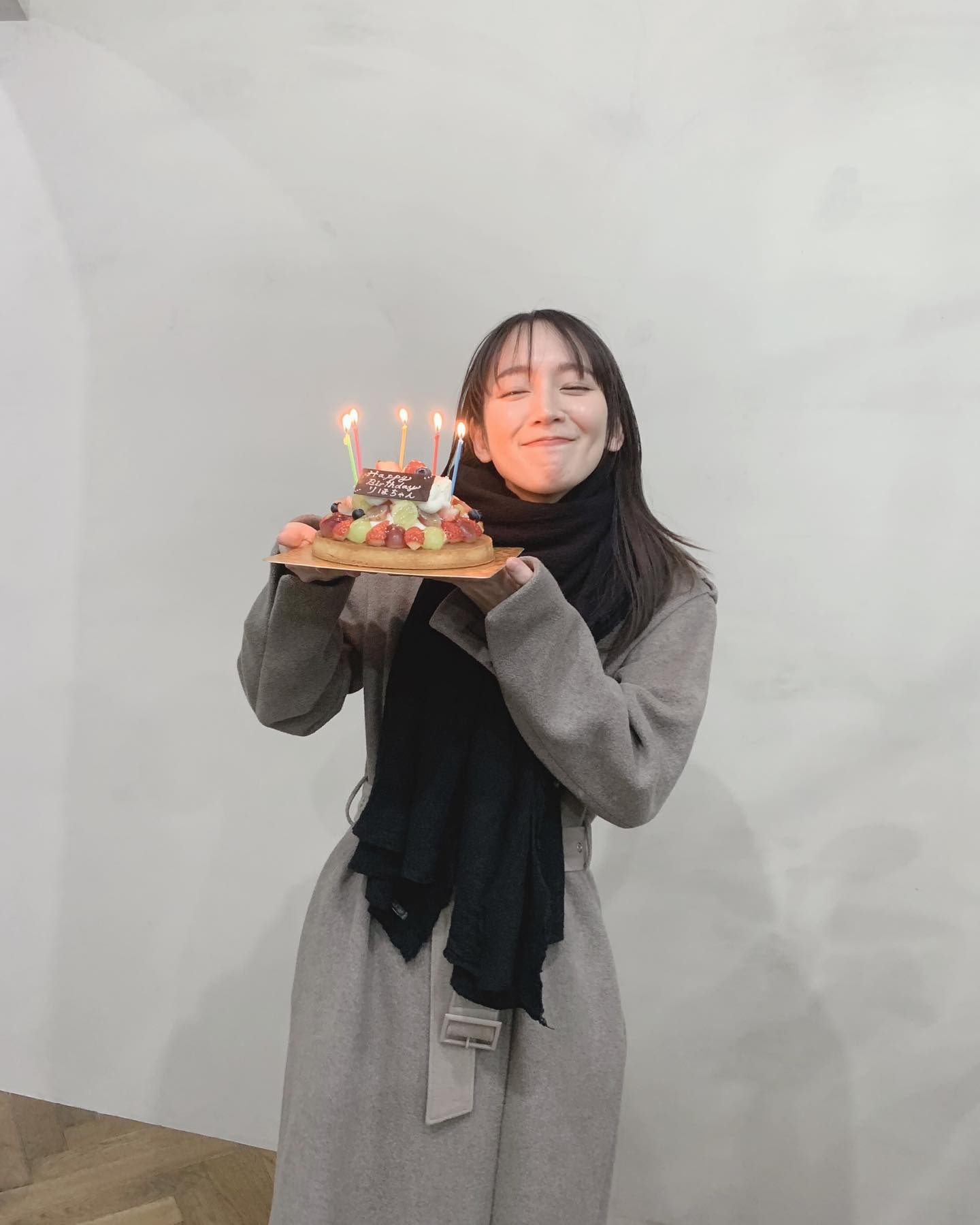 吉岡里帆が誕生日で満面の笑み🎂ファンからは「とても31歳には見えない！」