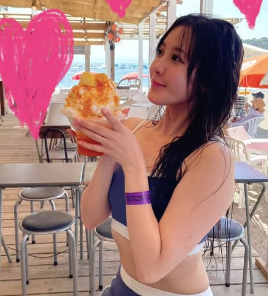 山本ひかる、ビーチで素敵な水着ショット公開にファン悶絶！