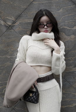 齊藤早紀、韓国空港で話題の秋ニットコーデ！セットアップで魅力倍増！！