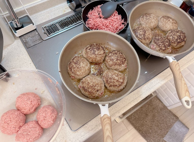 辻希美、子どもたちの食欲に驚愕⁉「この量のハンバーグ…‼️」