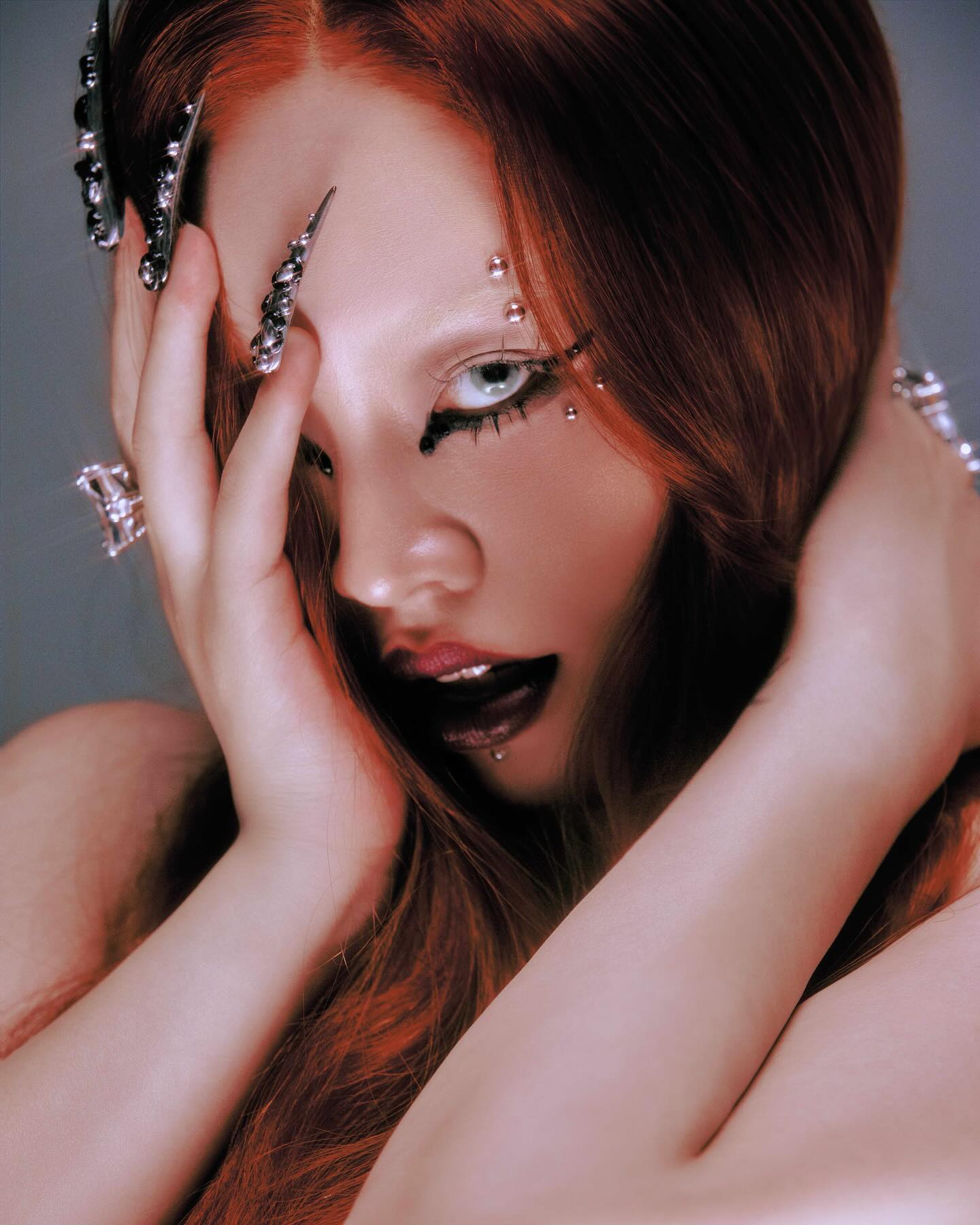 あの大人気アーティストのかっこよすぎるメイクが話題に！