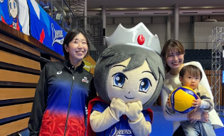 木村沙織、久々のコートでスパイク披露！刈谷クインシーズ始球式が話題に