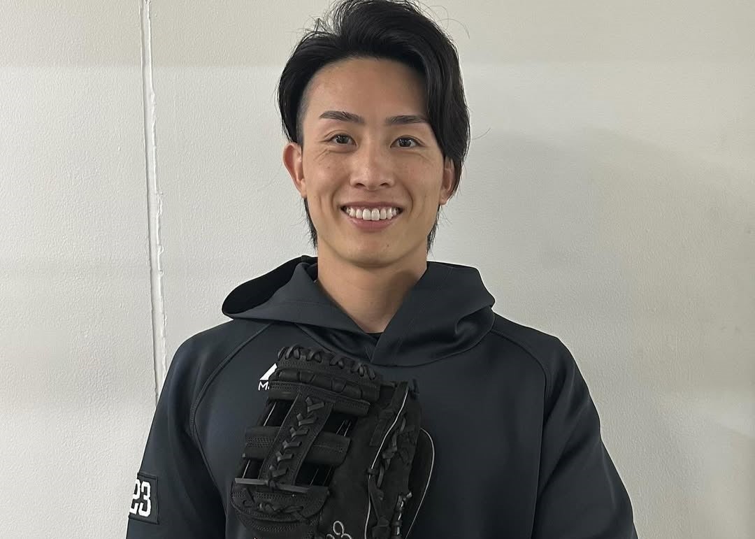 周東佑京、2025年オールスター用“真っ黒グラブ”公開　「渋すぎる」とファン沸騰