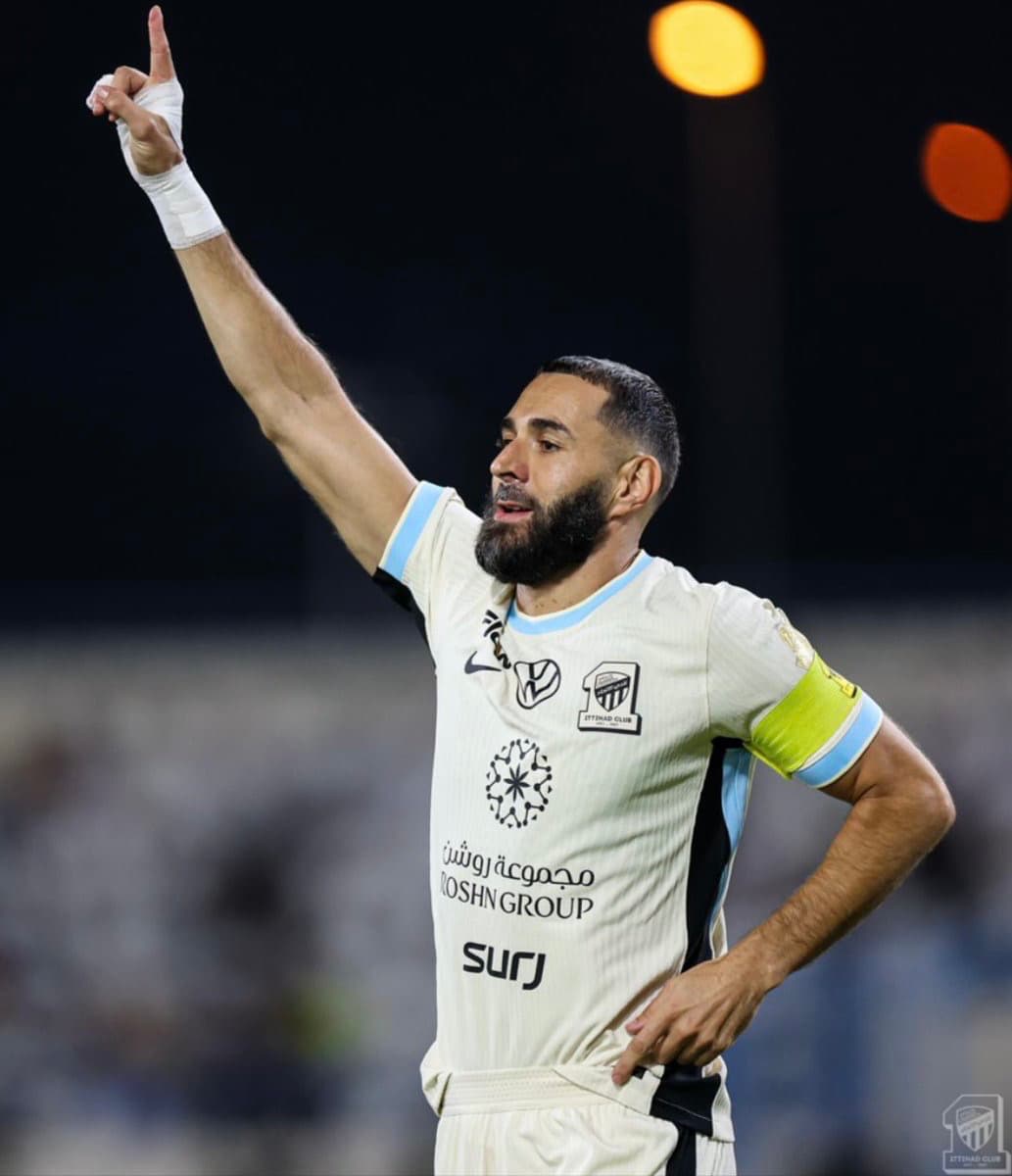 “ベンゼマ、力強いジェスチャーを投稿” 試合後の姿に注目集まる