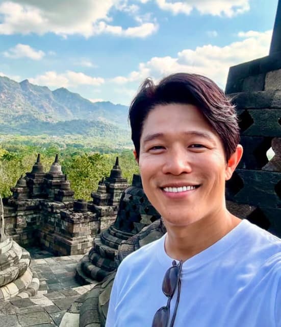 「癒される」「ほだされる」俳優・鈴木亮平の笑顔にファンもメロメロ！