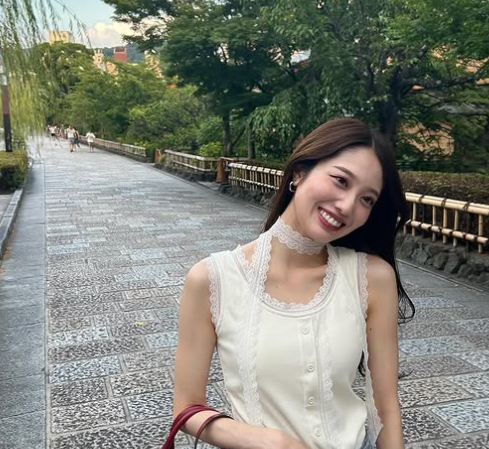 モデル・藤江萌、京都で癒やしのお出かけコーデ披露「落ち着いた空気感がすき」