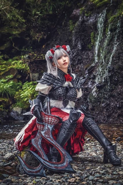 「信じられないほど美しいです」えなこの『モンハン』” ラバラ装備”姿に絶賛の嵐！