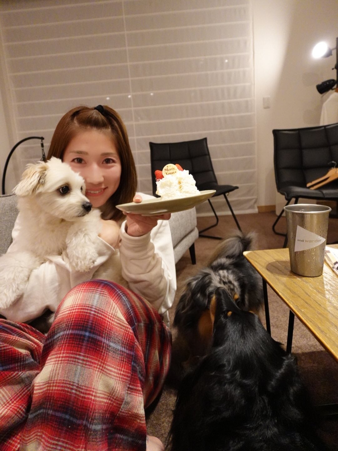 “まるで天使”美女サッカー選手のクリスマスショットが反響