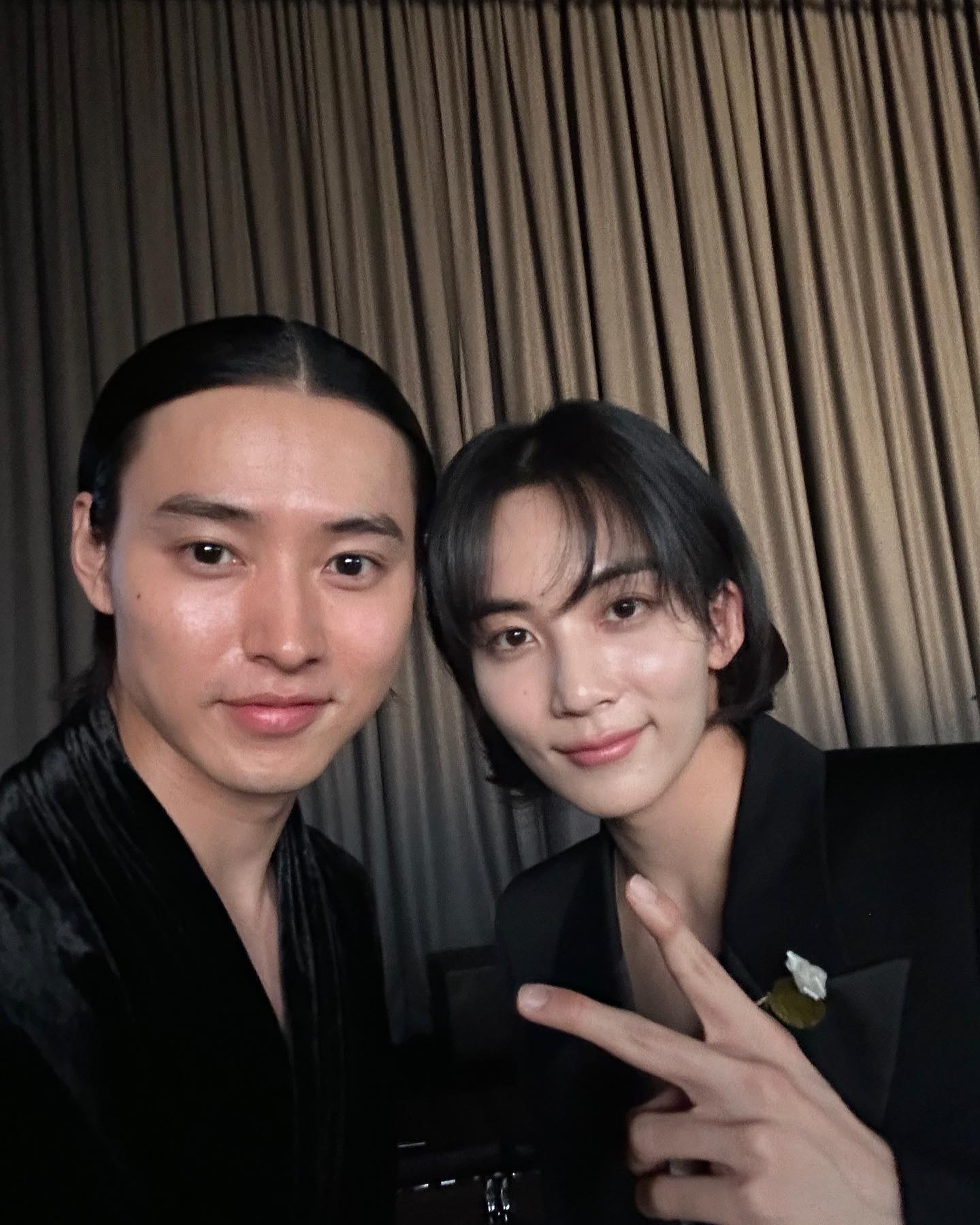 📸山﨑賢人の2Sに海外ファンも思わず反応🤩「OH MY GOD WITH JEONGHAN???!!!」