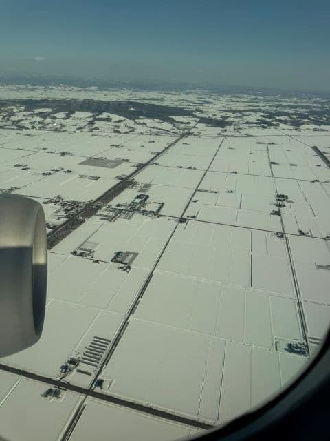 みやぞん、飛行機から白銀の絶景を激写！「ゆき」一言に込めた感動