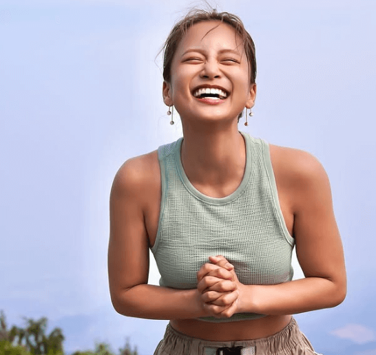 「アイコン変えたんこぶ」美女スポーツタレント、山ガールの登山コーデをお披露目！ファンのエネルギー全開「最高の笑顔が元気貰える」