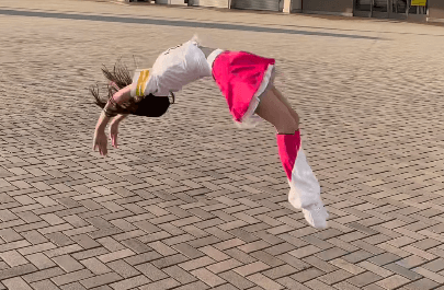 「すんごい人来ちゃった」アクロバット女子・宮原咲良登場！”いざ行け炎のバク転演舞”に大熱狂「我らのアイドルばい！」