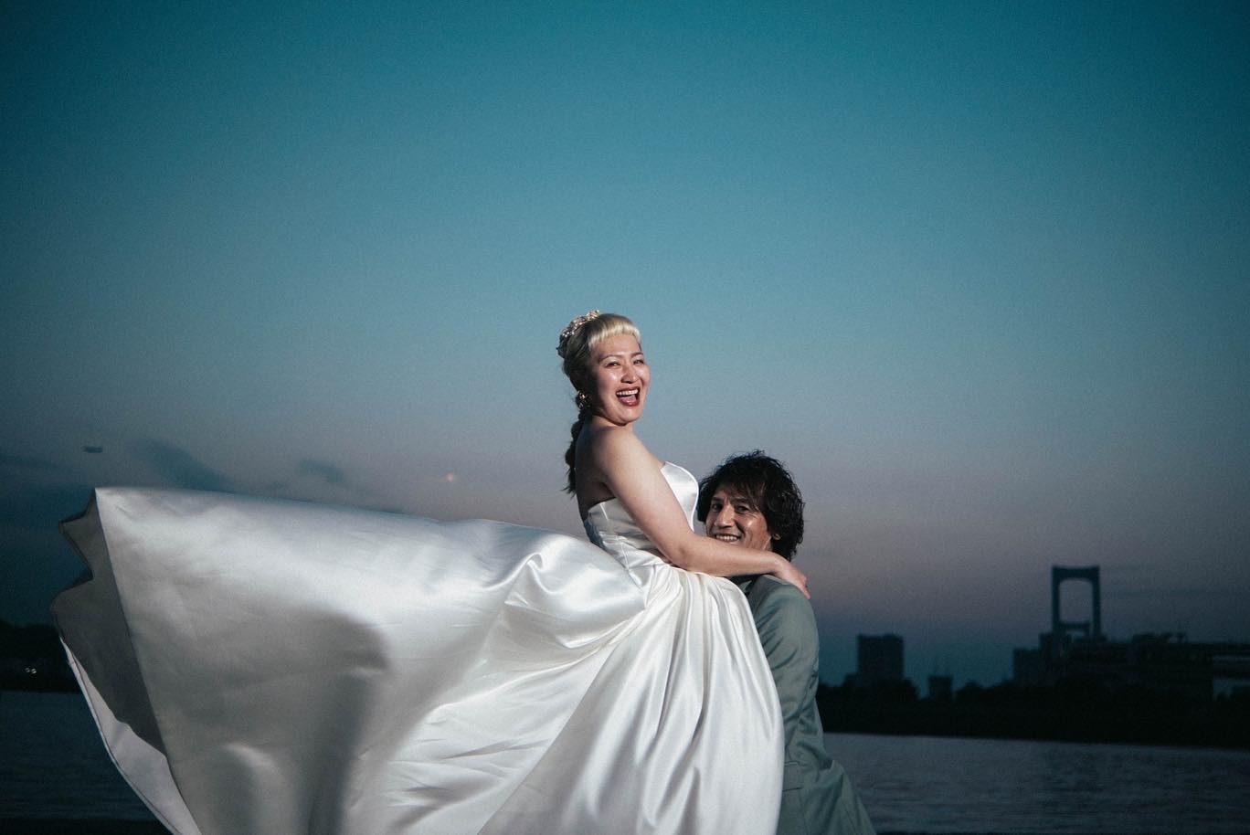 丸山桂里奈＆本並健治夫妻の“結婚式”ショットにファン感動「ずっと仲良しでいてね😍」