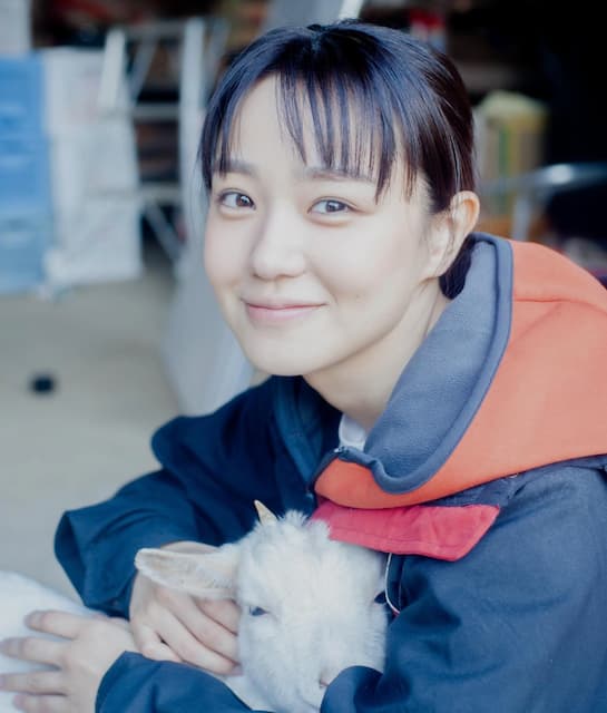 奈緒、映画『傲慢と善良』オフショットを公開！「助監督さんが撮ってくれた写真が素敵なので」