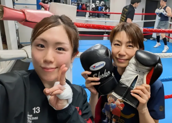 谷山佳菜子、ミットとロマチェンコボールで追い込む！53日間ダイエット奮闘記