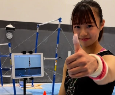 女子体操の美女、研究モードの