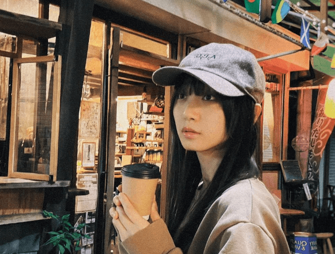 「1番タイプです」伊織もえ、お洒落カフェ前で撮影したオフ・カジュアルが可愛すぎと話題に