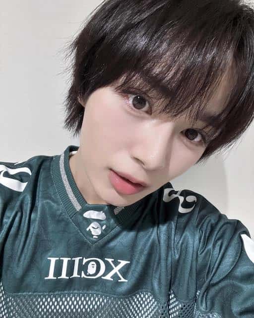 緑衣装は新鮮？！なにわ男子・大西流星が可愛すぎる最新ショットを披露